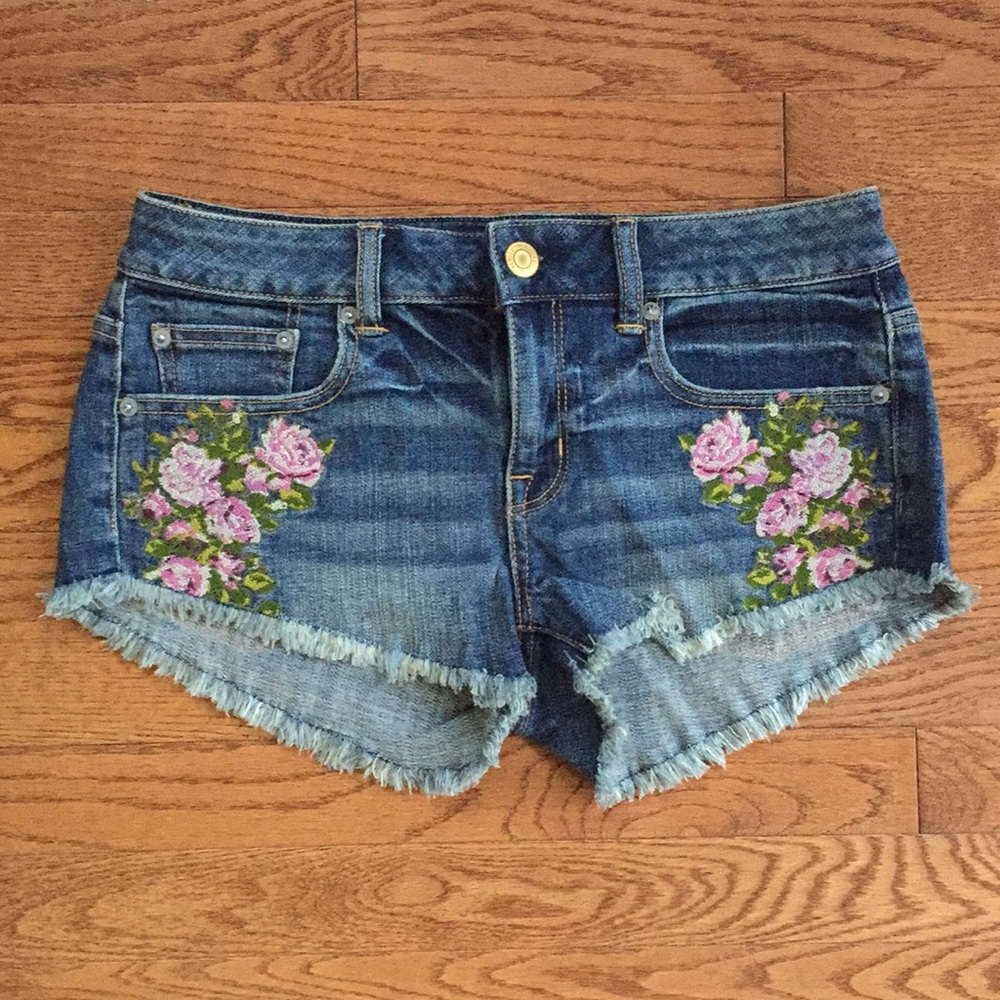 NWOT American Eagle Floral Embroidered Shorts
